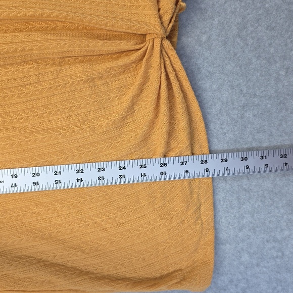 Urban Silhouette NWT yellow/gold top - Picture 5 of 9